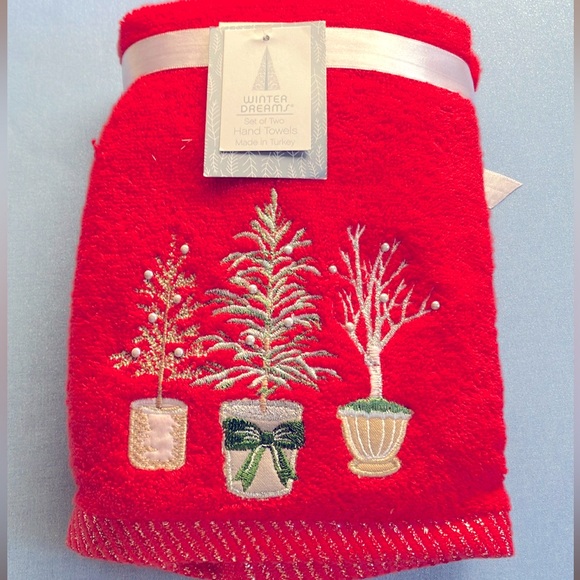 🎄Beautiful Christmas Embroidered Red Hand Towels 2 - Pack NWT ‼️ - Picture 7 of 10